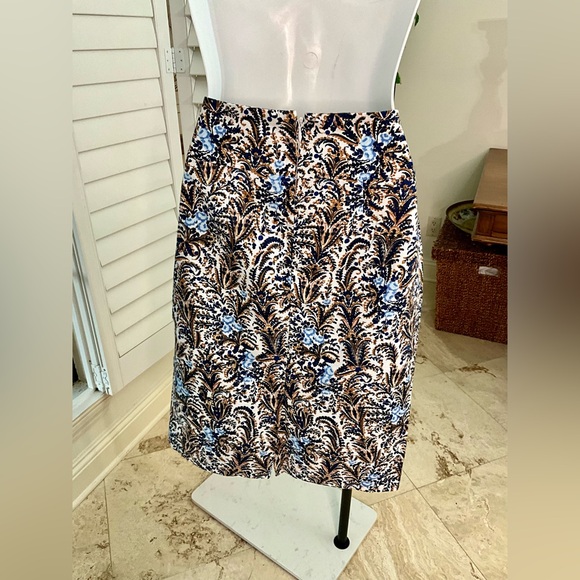 NWOT ANN TAYLOR Slim Skirt w/ Kick Pleat  Size 6  Love the Print! - Picture 3 of 7